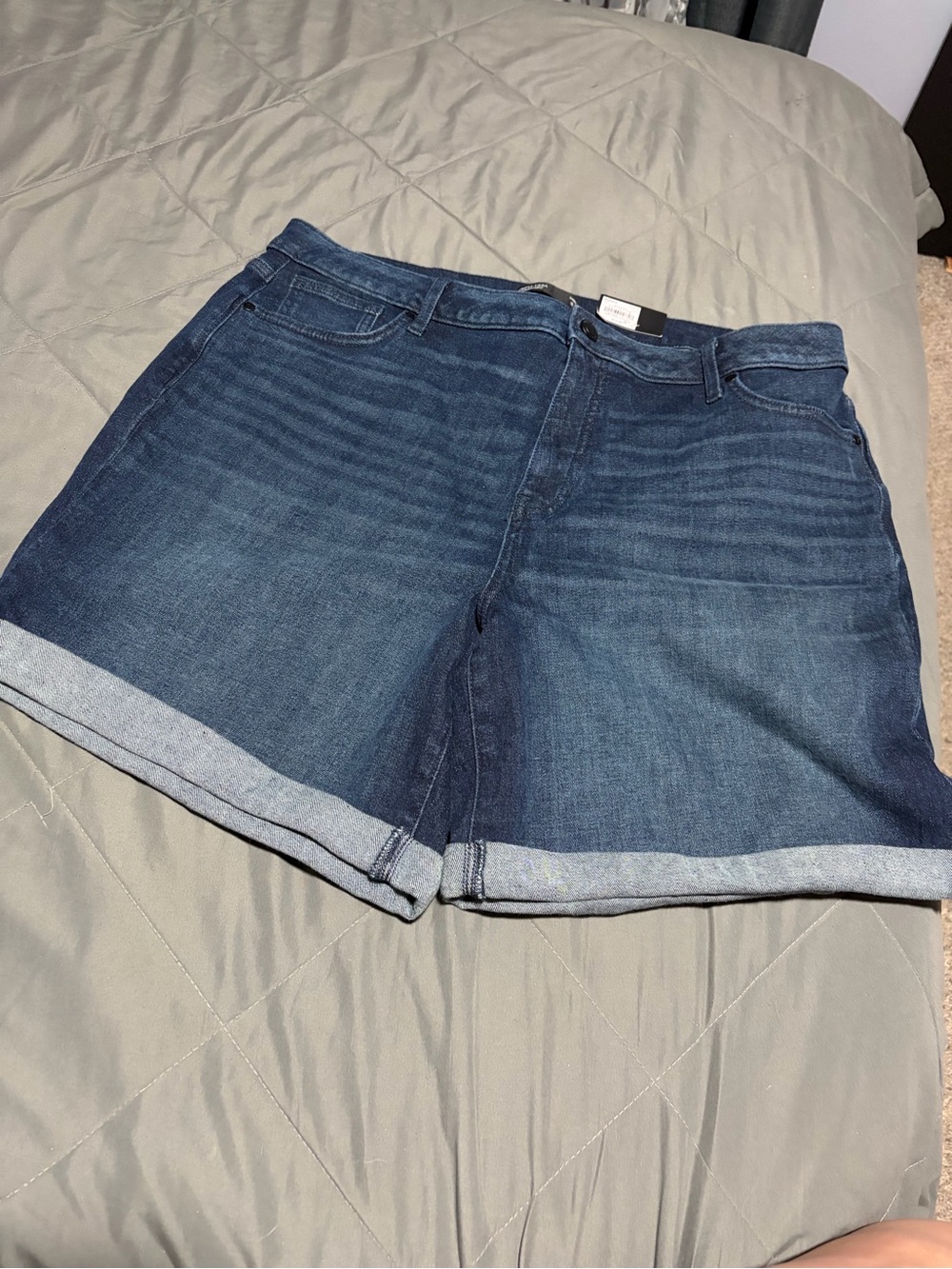 Simply Vera Wang Jean shorts NWT